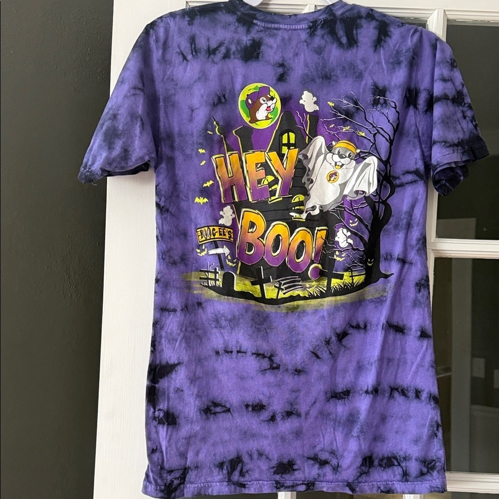 Buc-ees Purple Tie-Dye Halloween T-Shirt - Picture 4 of 5